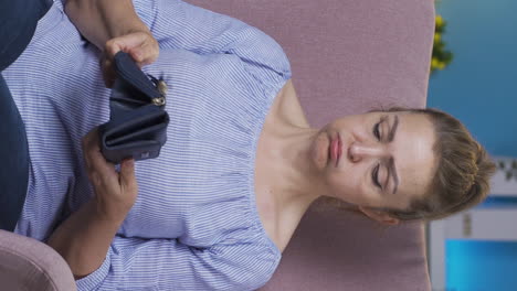 Vertical-video-of-A-woman-in-a-financial-crisis.